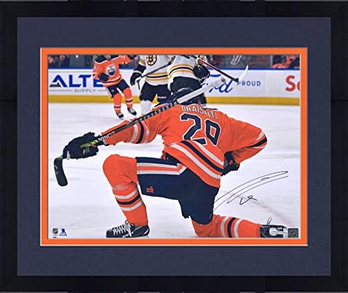 Çerçeveli Leon Draisaitl Edmonton Oilers İmzalı 16 x 20 Hedef Kutlama Fotoğrafı-İmzalı NHL Fotoğrafları